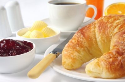 Bár a croissant nagyon finom, de hússzor annyi zsírt tartalmaz, mint egy teljes kiőrlésű zsemle